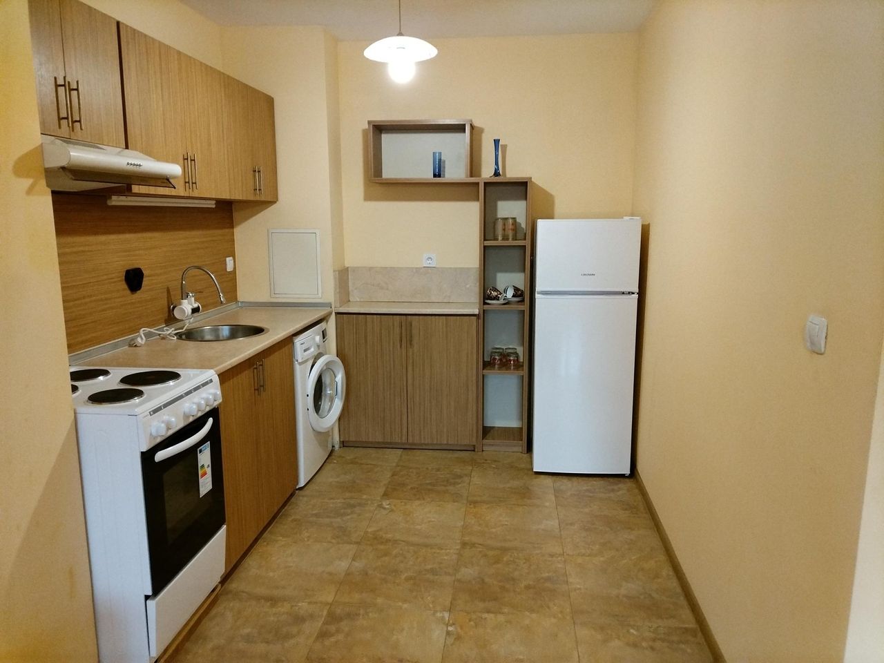 Дава се под наем Двустаен апартамент в София, Слатина - 68 кв.м за 550 € - Снимка #2