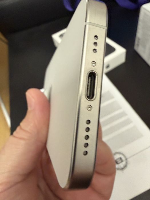 Продавам iPhone 15 Pro