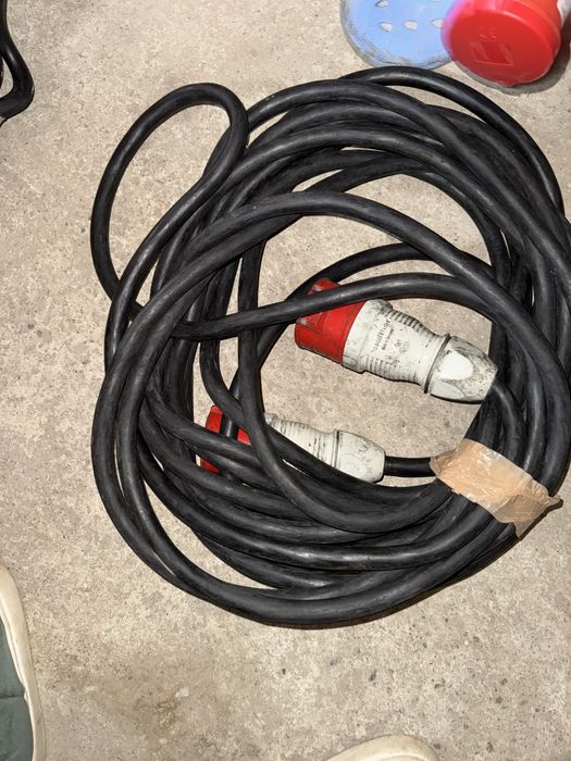 Cabluri trifazice de 10,15,20 metri