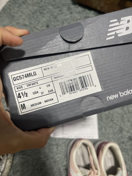 Adidasi New Balance, 37
