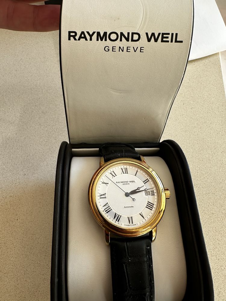 Raymond  Weil Maestro automatic - швейцарски часовник , сервизиран!