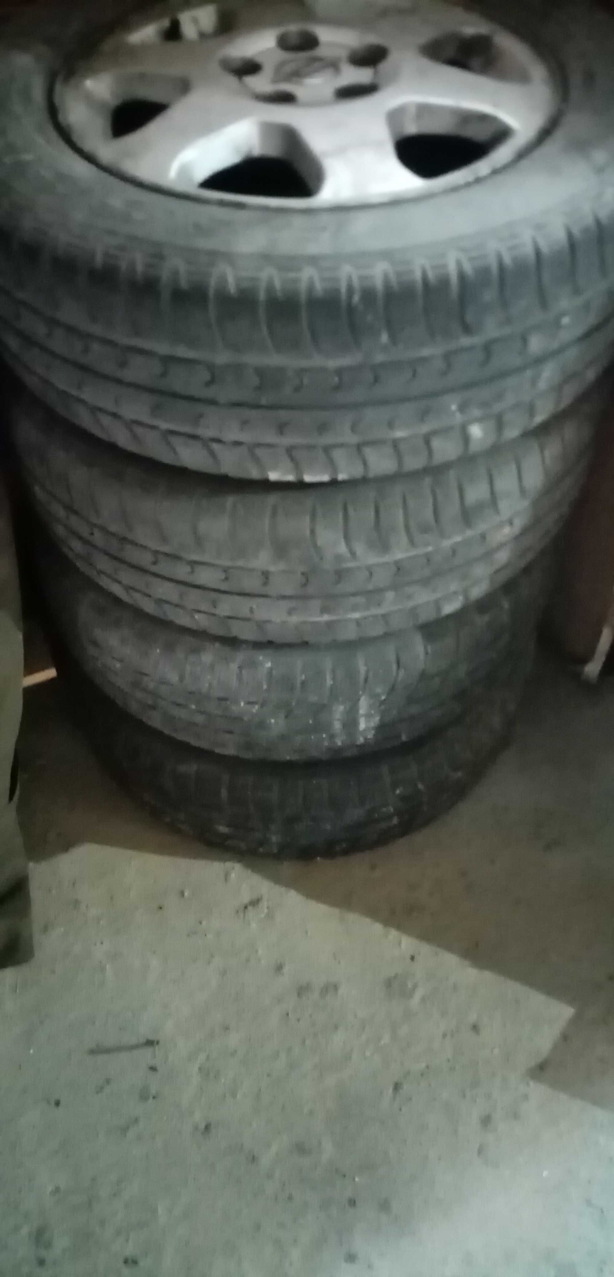 Продавам джанти с гуми
