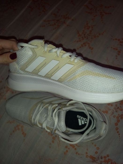 Adidasi sport comozi