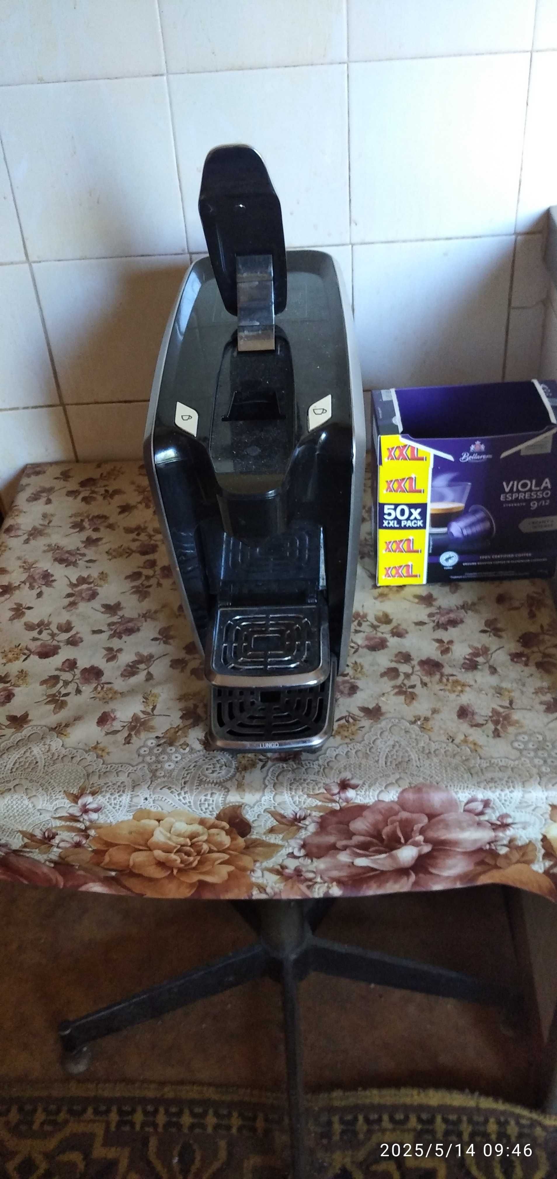 Кафемашина NESPRESSO с капсули - идеално състояние