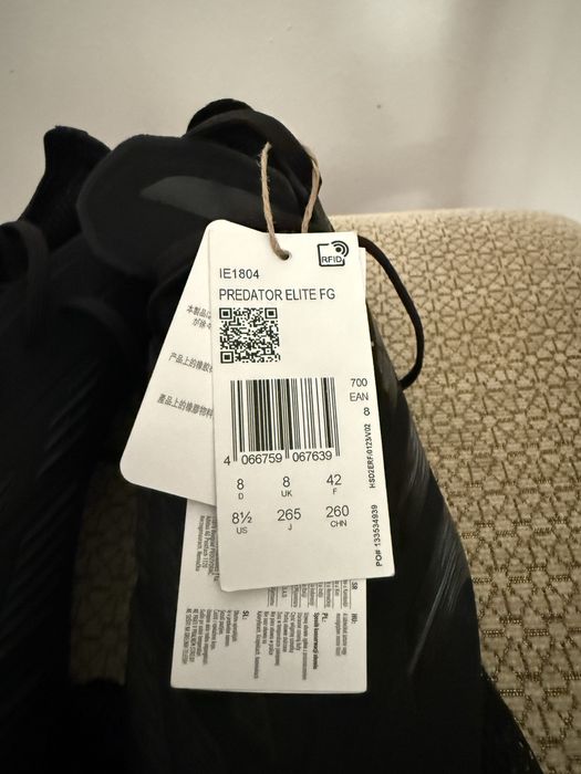 Ghete de fotbal Predator elite FG noi cu eticheta fara cutie marimea42