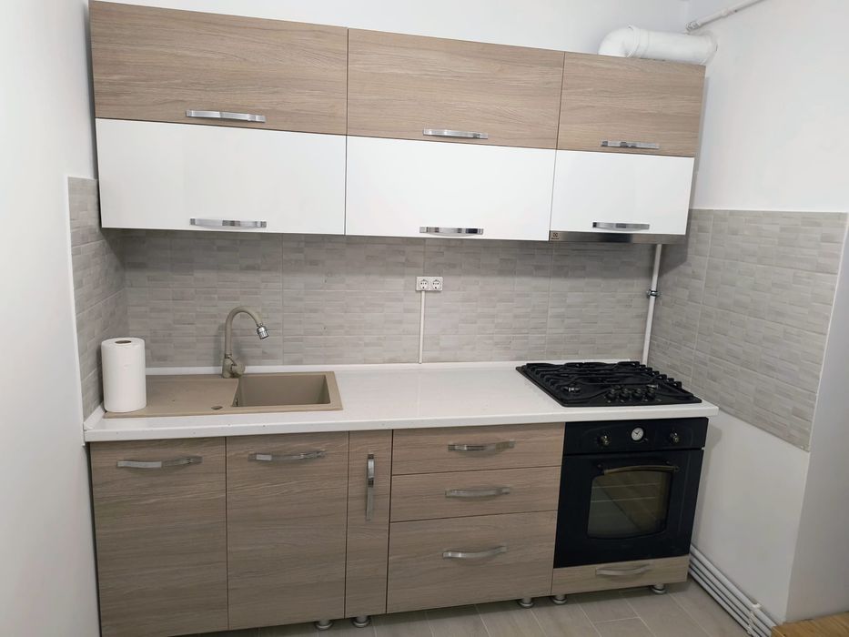 Inchiriez apartament 2 camere decomandate