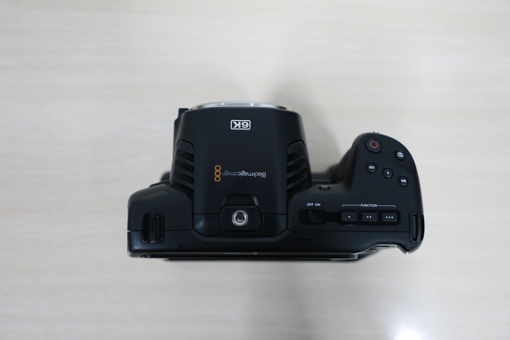 Blackmagic 6K + 2 ta obektiv