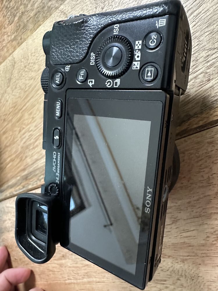 Camera Sony a6000 plus kit lens 16-50mm (plus trepied mic cadou)