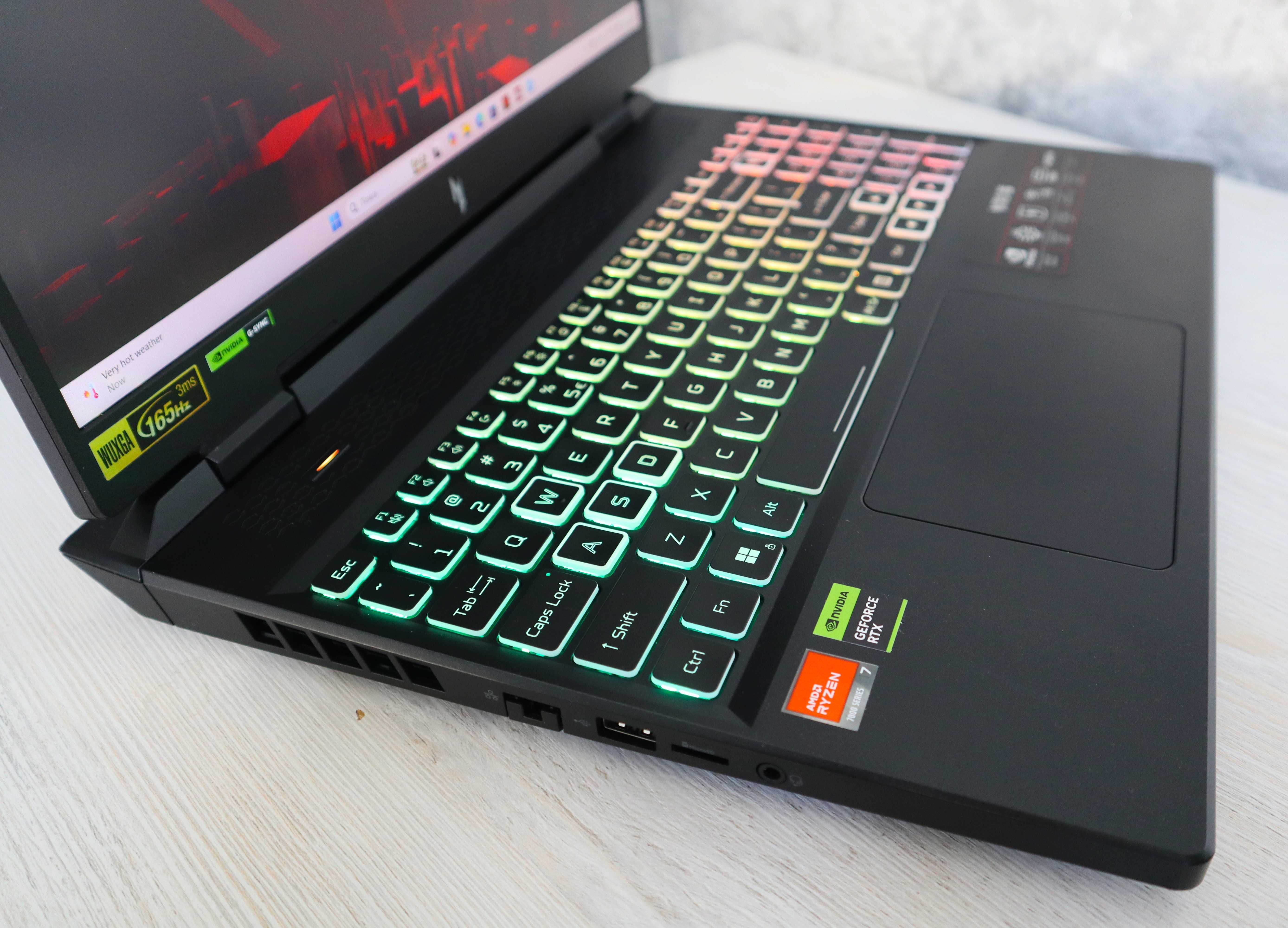 Acer Nitro AN16/Ryzen 7 7840HS/16GB DDR5/512GB SSD/RTX 4060 8GB 140W