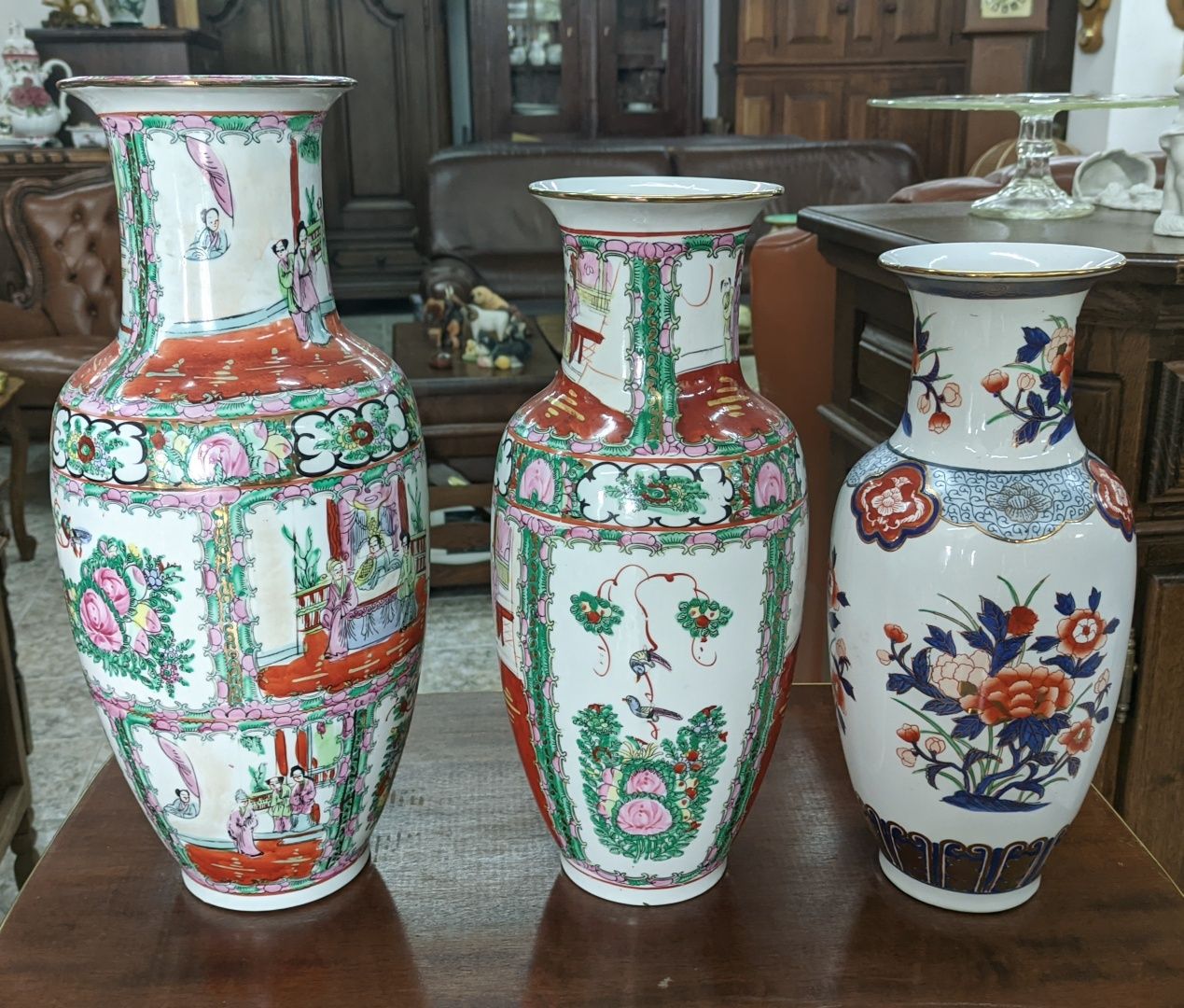 Две китайски рисувани вази