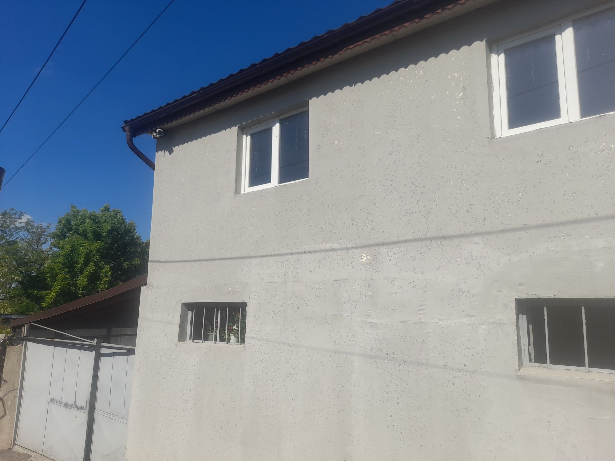 Casa cu curte în glina