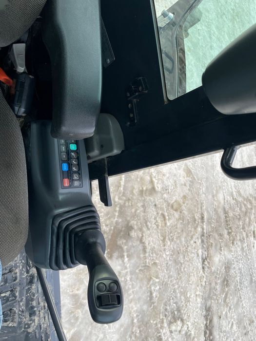 Vand bobcat e85 sau schimb cu buldoexcavator