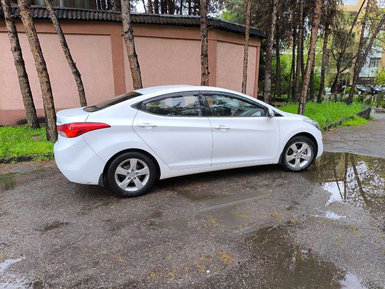 Автомобиль Hyundai Elantra