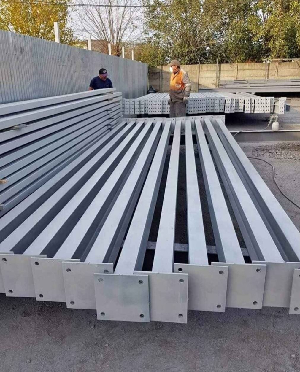 Vând structura metalica 12x25x4 

Structura metalica conține următoare