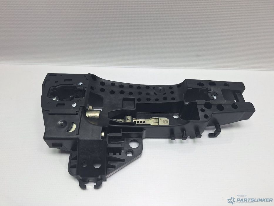 Suport maner usa dreapta AUDI A4 IV Avant (8K5, B8) [ 2007 - 2015 ] TDI (CJCD, CMFB, CSUA) 110KW|150HP OEM 8T0837886