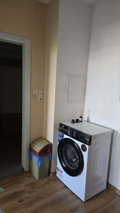 Продава обзаведен двустаен апартамент в квартал Младост 4