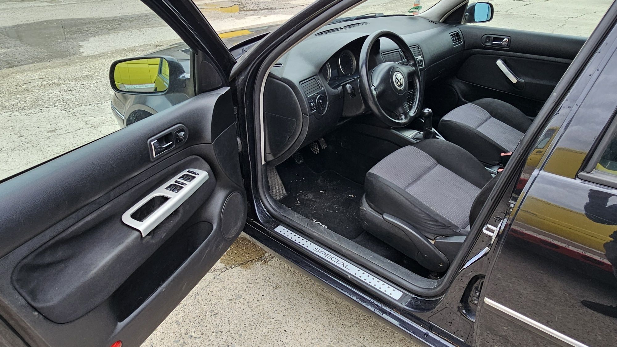 Dezmembrez Volkswagen Bora 2002 1.9TDI AXR

Climatronic 
Ceasuri bord