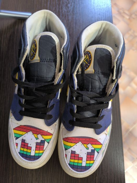 Подам кроссовки . Подойдут  на мальчика,и на девочку