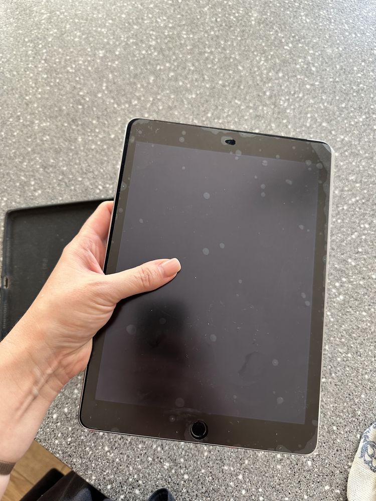 Продам Ipad A1567 (Apple)