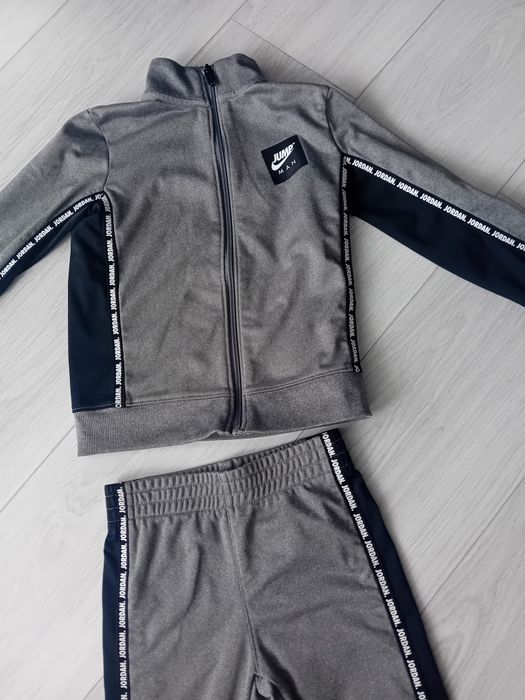 Комплект Найк 104-110 цена 25лв