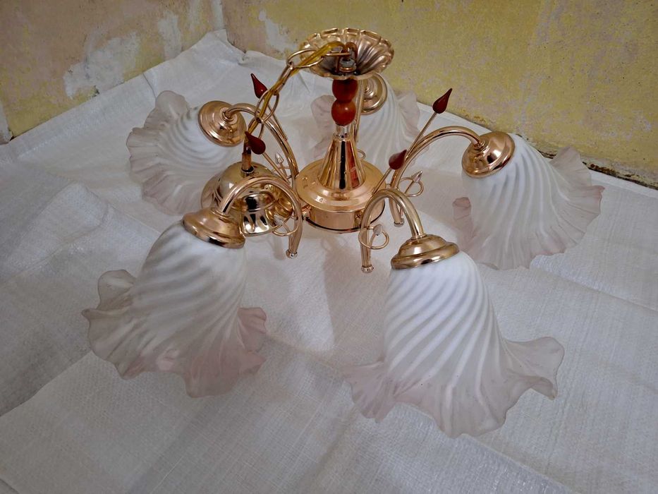 Продам люстру б/у