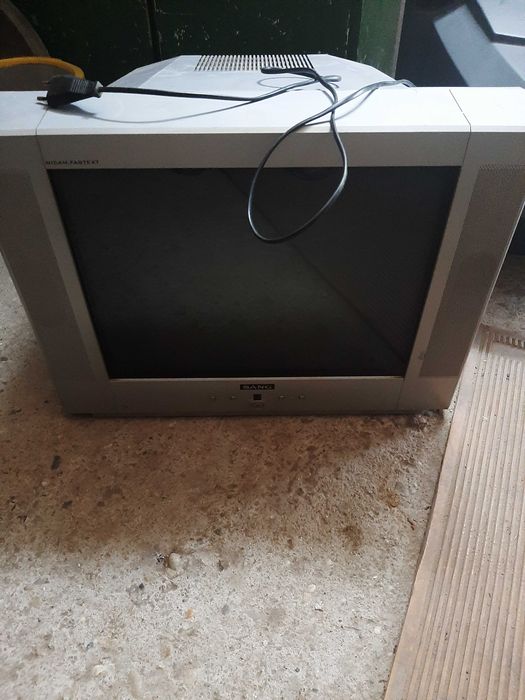 Телевизори големи