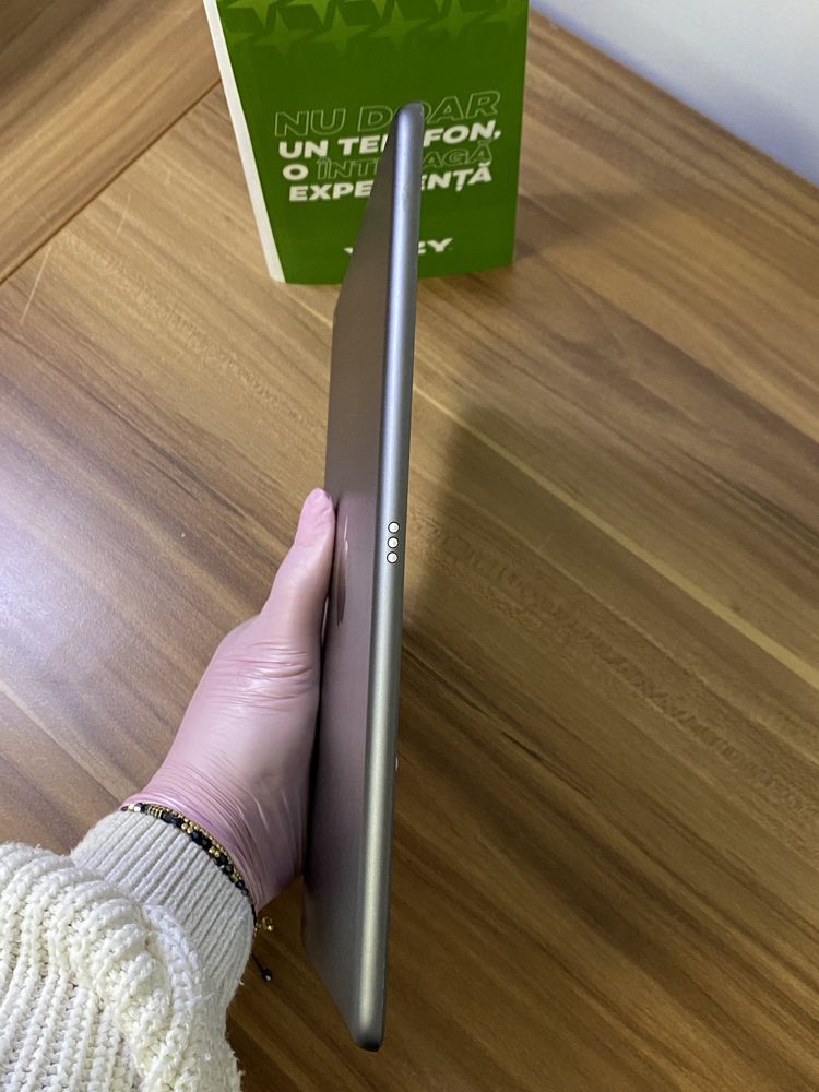 iPad 10.2-Inch 9th Generation / 64 GB / Space Gray/ Bun