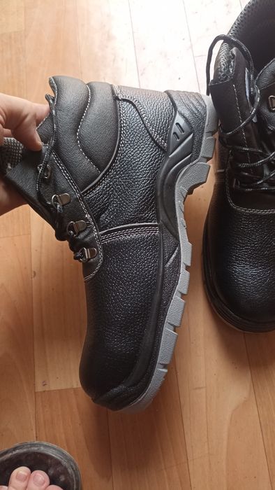 Продам летние защитные ботинки  СИЗ