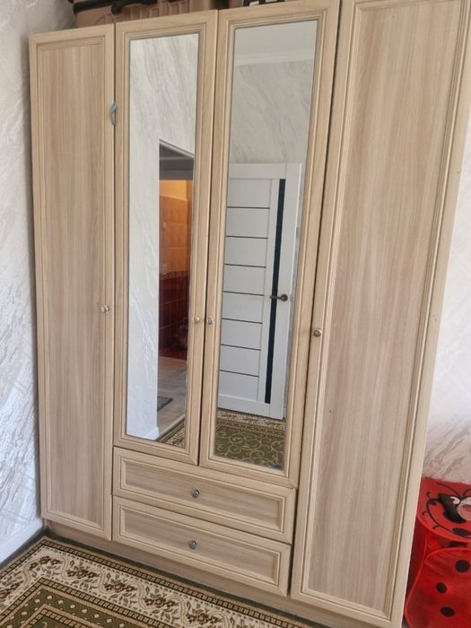 Шкаф и тумба в хорошом состояние