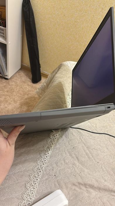 Продам ноутбук Lenovo IdeaPad 3 Пользовался девушкой