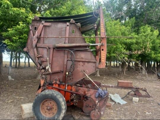 Пресс подборчик жұмыс жасап тур