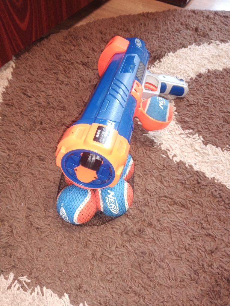 Nerf pistol aruncat mingi