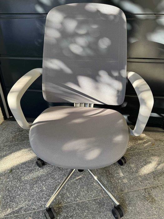 Стол и кресло 16 шт в хорошем состоянии