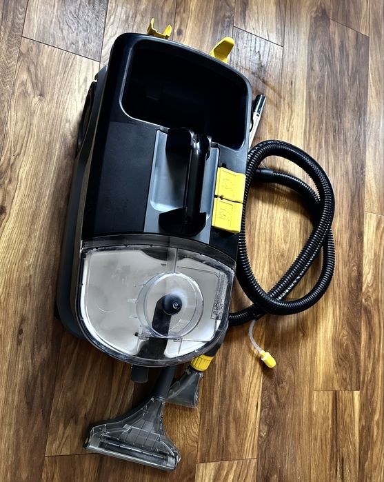 Karcher Puzzi 10/1 / професионална екстракторна прахосмукачка Керхер