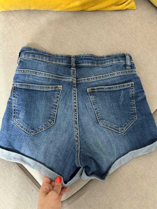 Pantaloni scurti Reserved