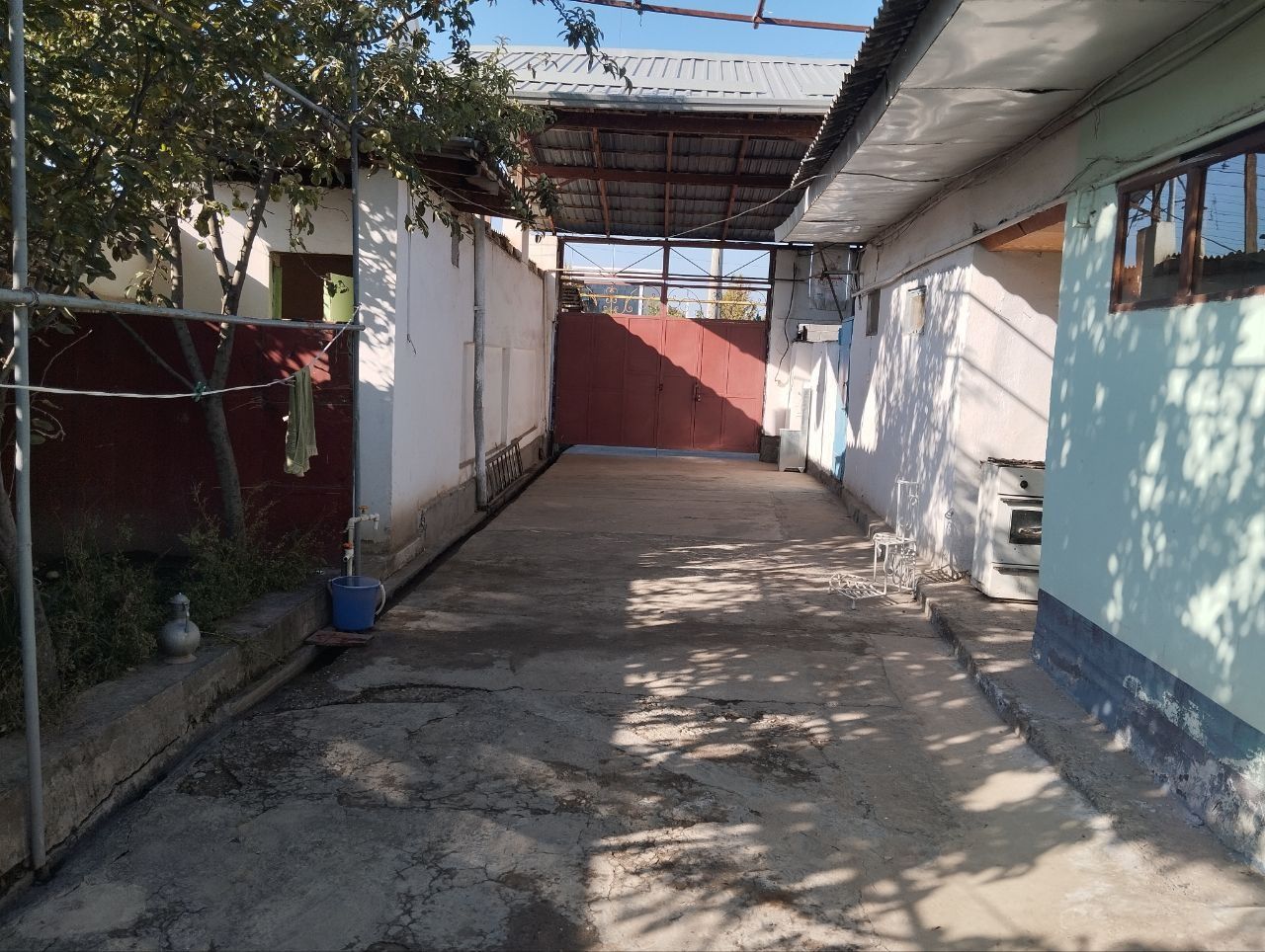 Продается дом,рядом есть базар школа,болница