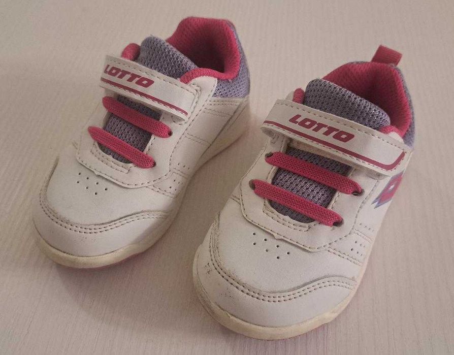 Adidasi LOTTO marime 22, super intretinuti, aproape NOI