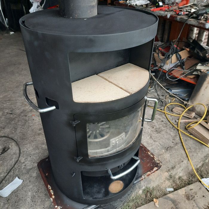 Soba tip șemineu de 6 kw marca SKAN sferica ,focar șamotat