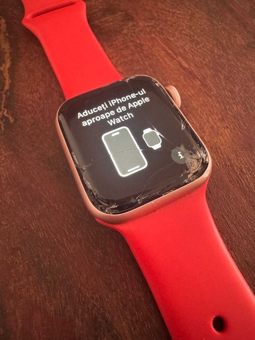 Apple Watch Series 5 40mm Gold – Funcțional, ecran spart