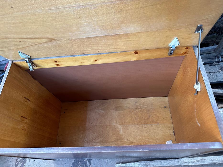 Стара ракла кафява