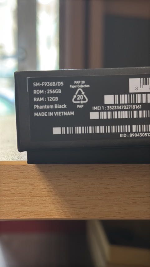 Телефон Samsung z fold 4 със счупен вътрешен дисплей