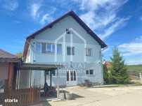 Casa de vanzare, cu apartament la etaj si hala de productie la parter