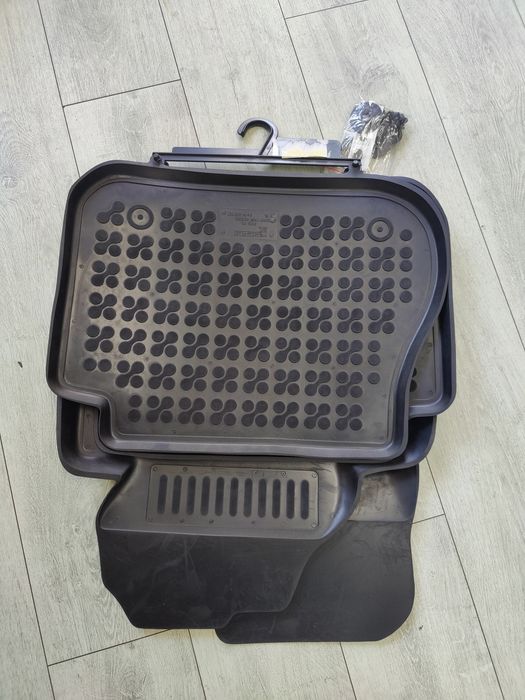 OFERTA Set covorașe cauciuc stil tăviță VW Caddy