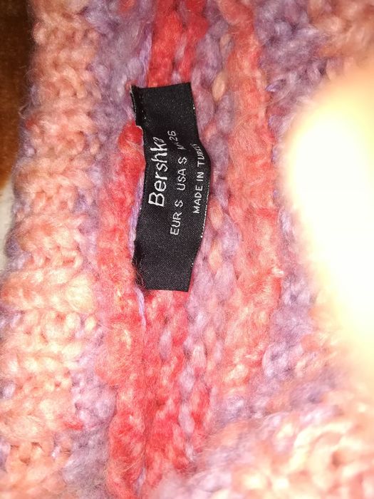 Pulover Bershka, marimea S purtat o data, gros, foarte frumos