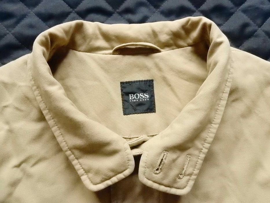 Palton Boss Hugo Boss. Marime 52. Dimensiuni in poza. Impecabil.