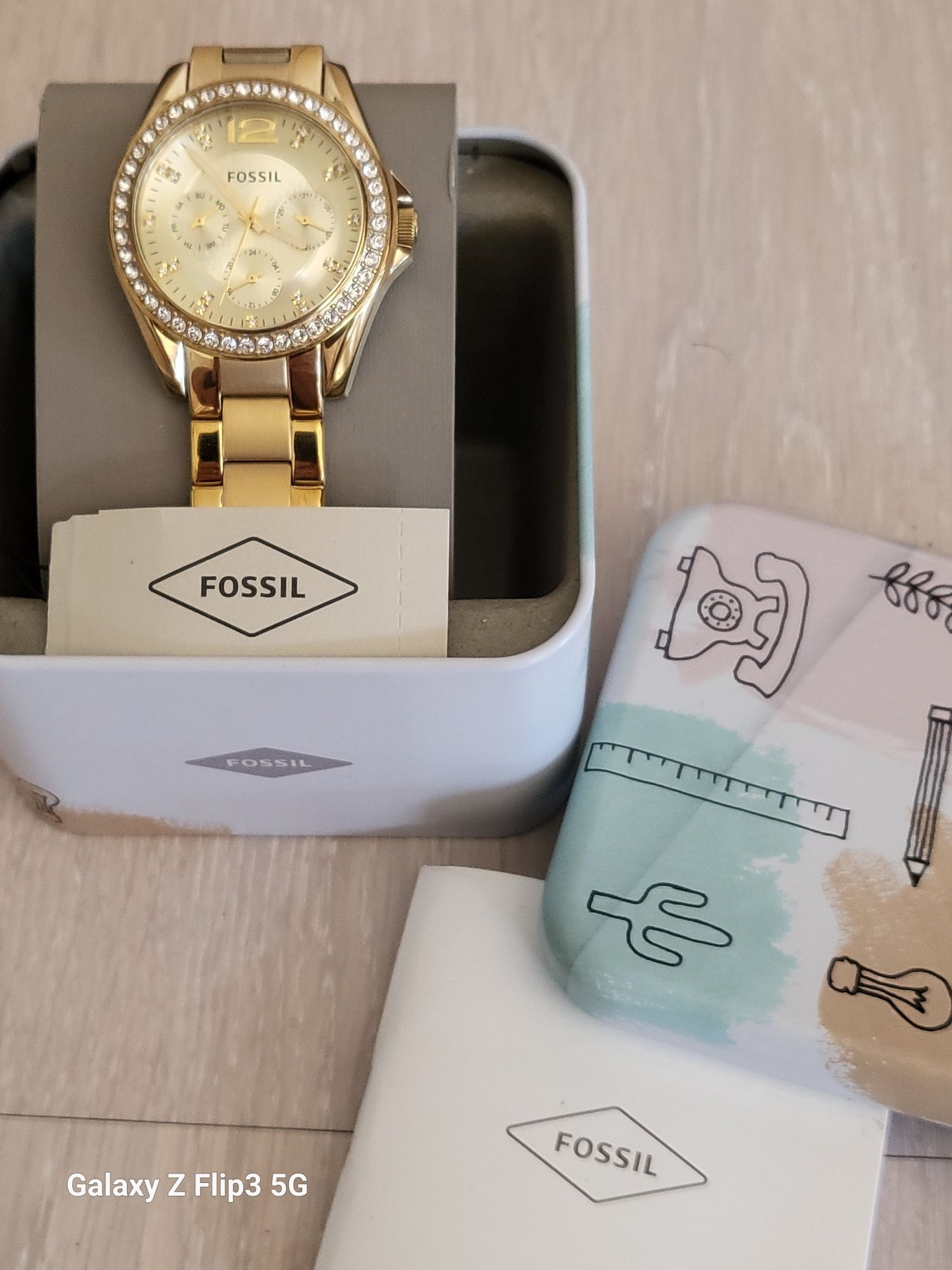 Унисекс часовник от колекцията FOSSIL водоустойчив