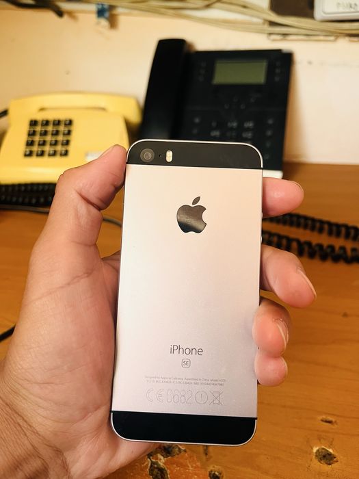 iPhone 5 SE в хорошем состояний