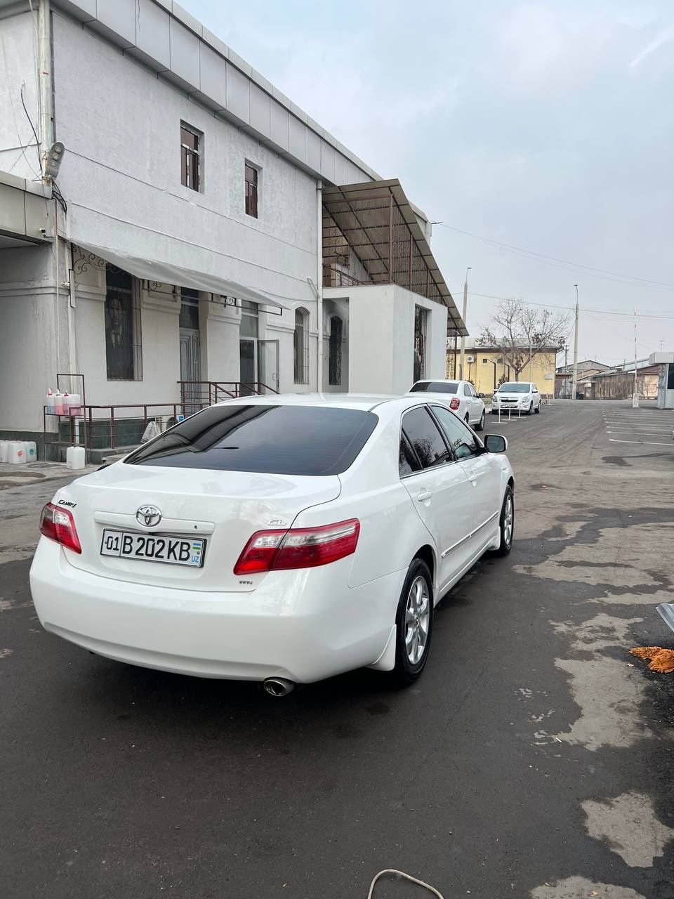 Tayota camry 40 sotiladi