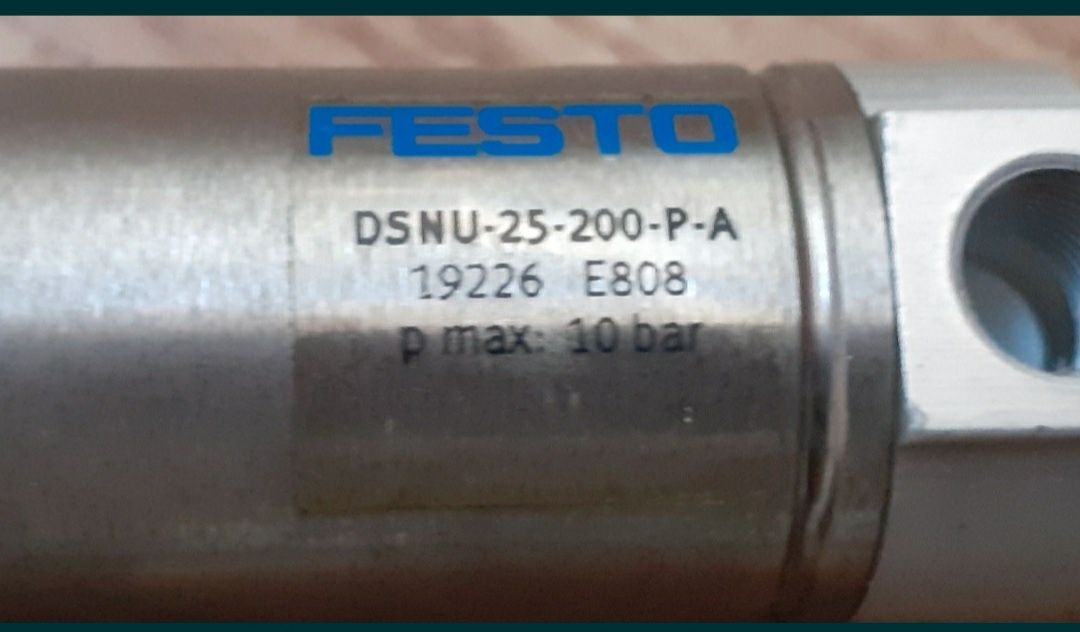 Cilindru piston pneumatic Festo