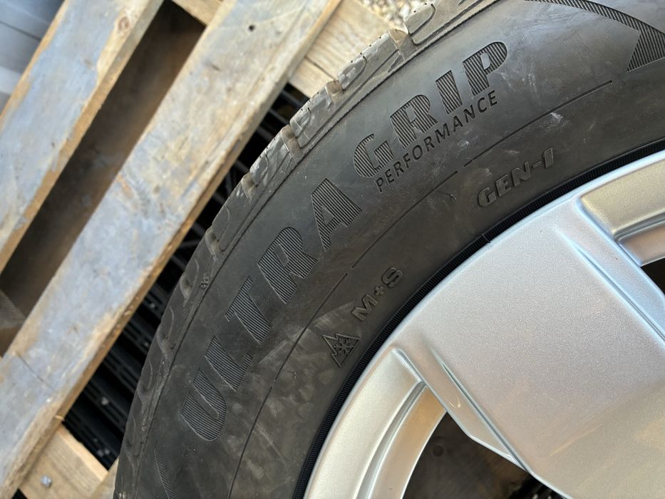 235/60/17 Дънлоп Зимни